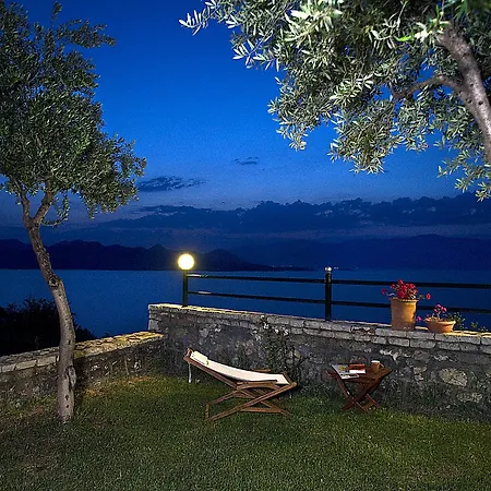 Magemenou Hotel de apartamente Nikiana