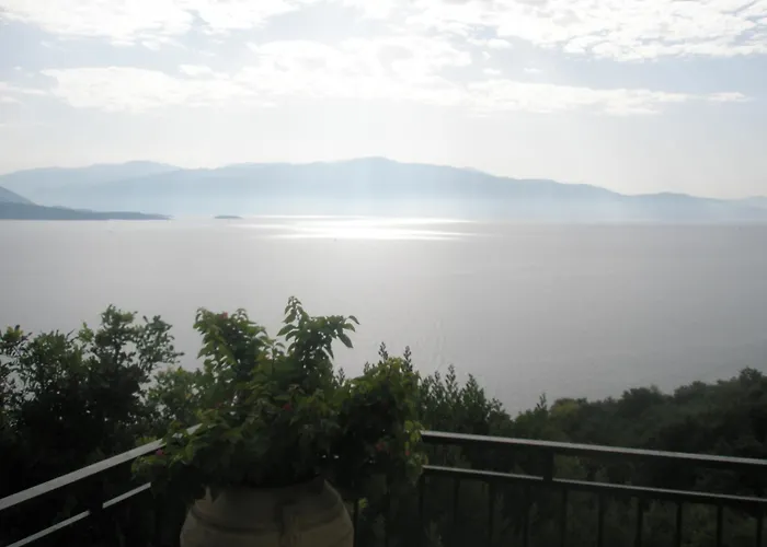 Ξενοδοχείο Magemenou 2*